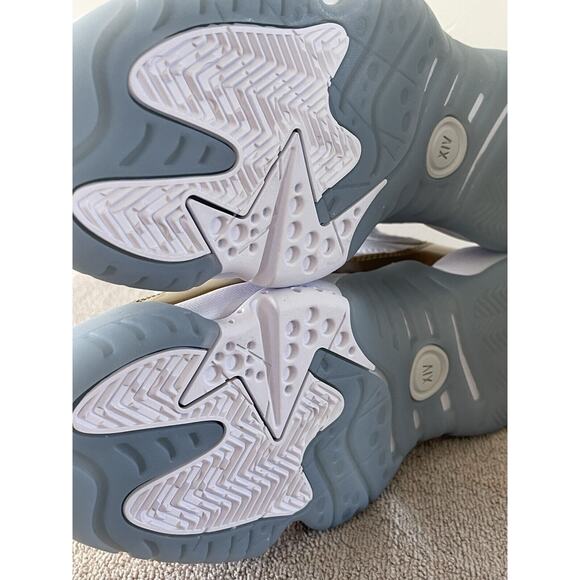 Jordan Jumpman Two Trey New Women's Size 9 Shoes White/Metallic Gold Nike - Picture 14 of 14